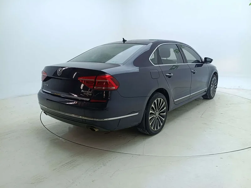 Volkswagen Passat — фото 7