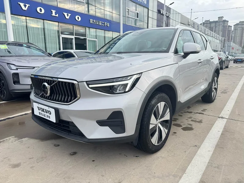 Volvo XC40 — фото 1
