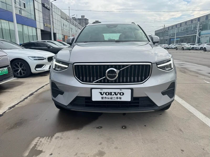 Volvo XC40 — фото 2