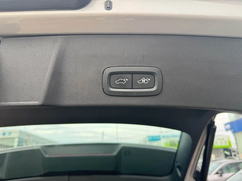 Volvo XC40 — фото 10