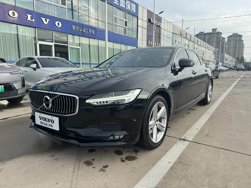 Volvo S90 — фото 1