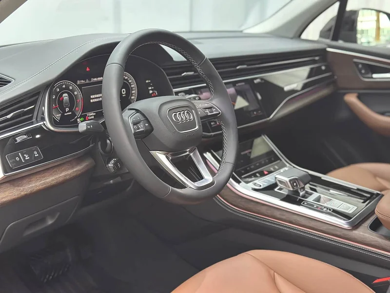 Audi Q7 — фото 15