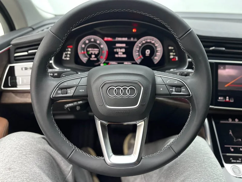 Audi Q7 — фото 22