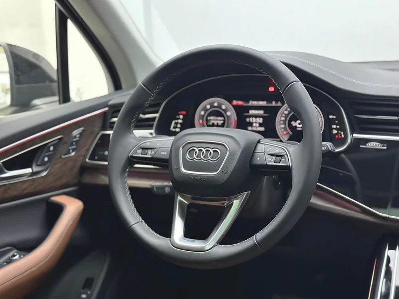 Audi Q7 — фото 38