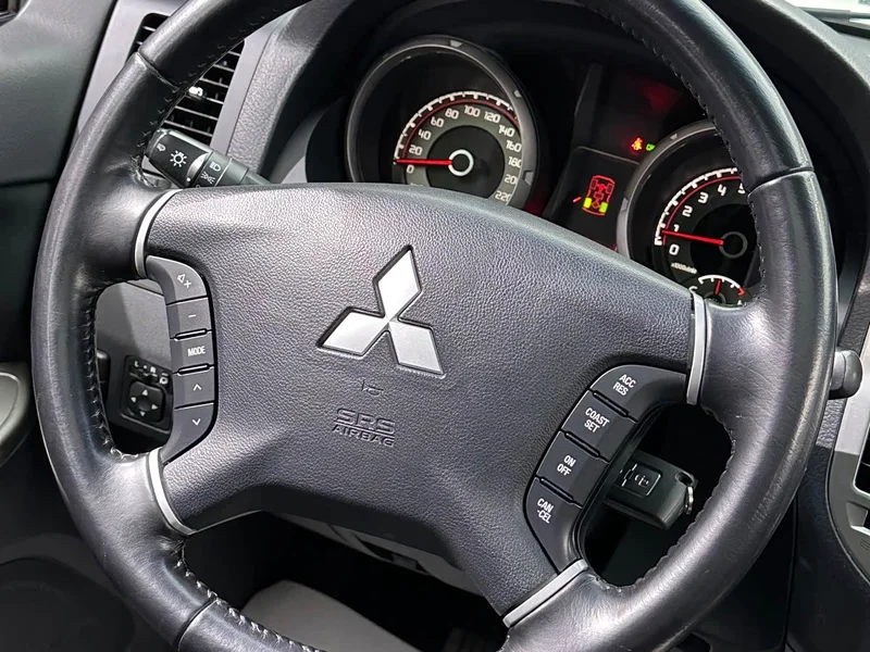 Mitsubishi Pajero — фото 20