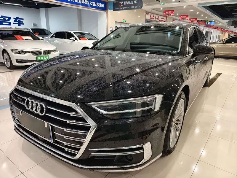 Audi A8 — фото 1