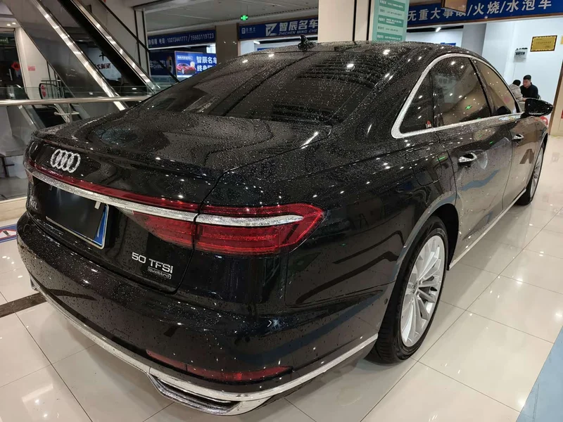 Audi A8 — фото 7