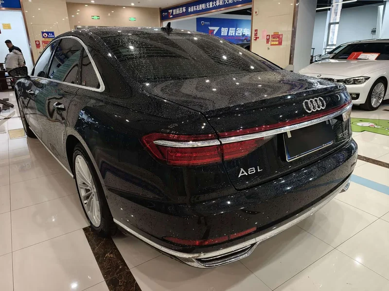 Audi A8 — фото 9