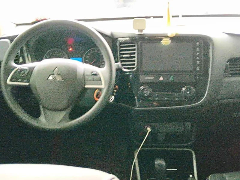 Mitsubishi Outlander — фото 12
