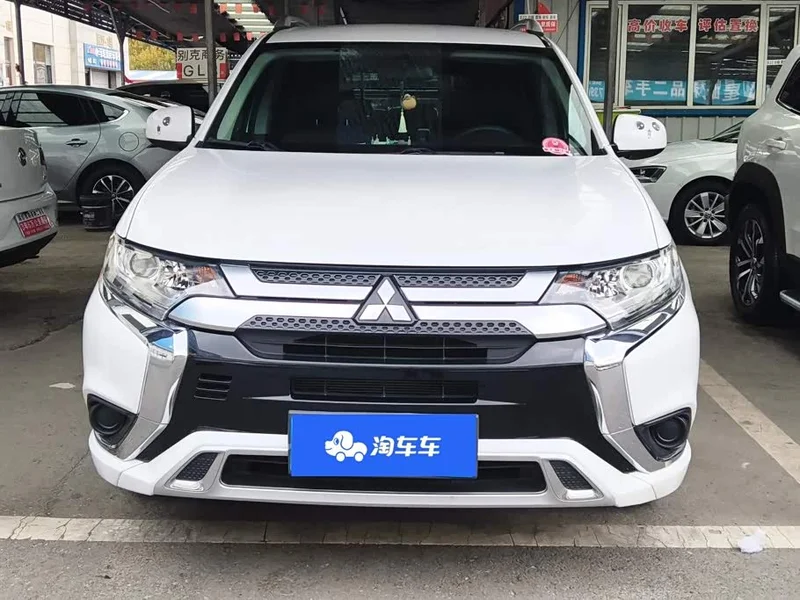 Mitsubishi Outlander — фото 2