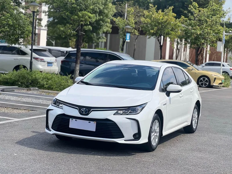 Toyota Corolla — фото 1