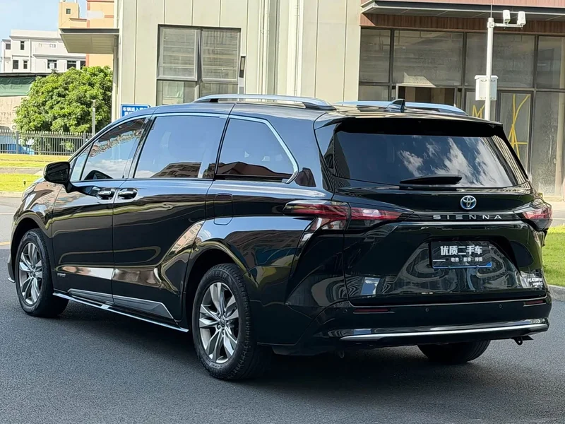 Toyota Sienna — фото 7