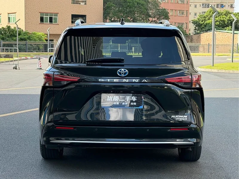 Toyota Sienna — фото 8