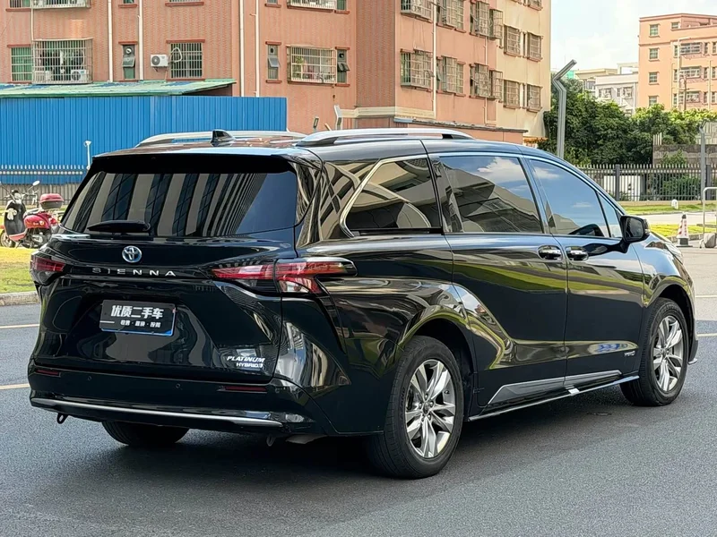 Toyota Sienna — фото 9
