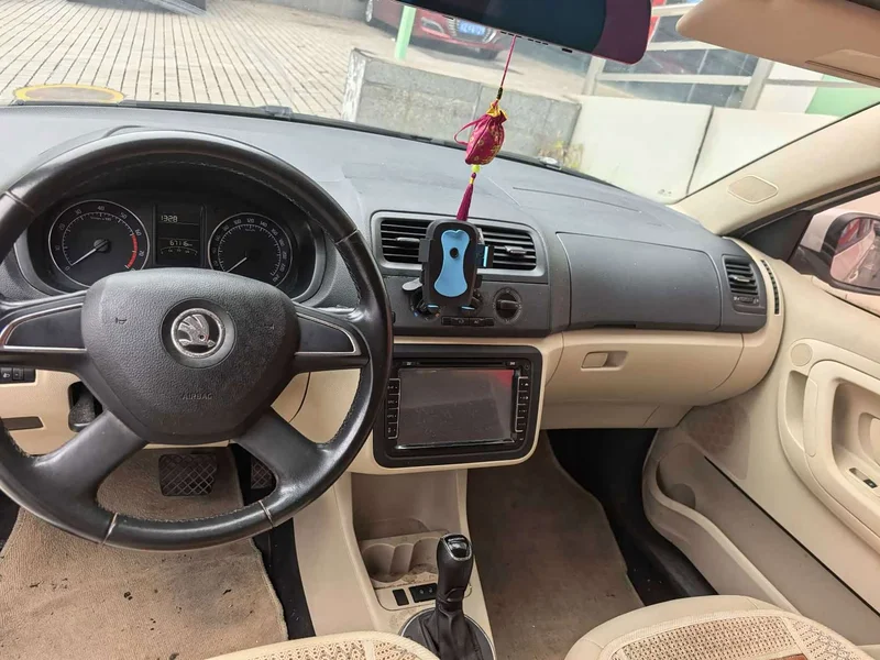 Skoda Citigo — фото 6