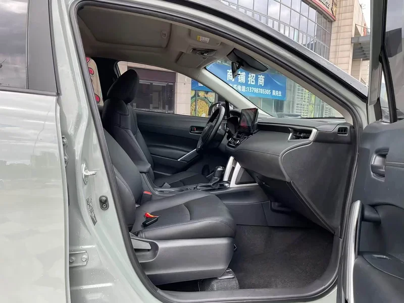 Toyota Corolla Cross — фото 11