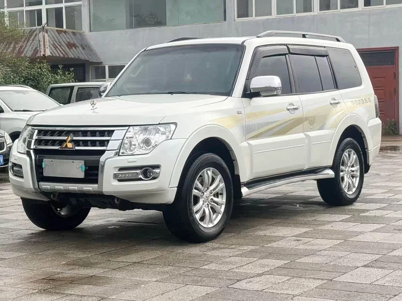 Mitsubishi Pajero (Imported) — фото 1
