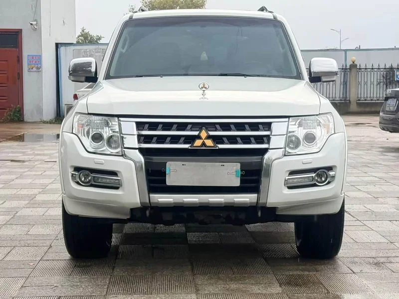 Mitsubishi Pajero (Imported) — фото 2