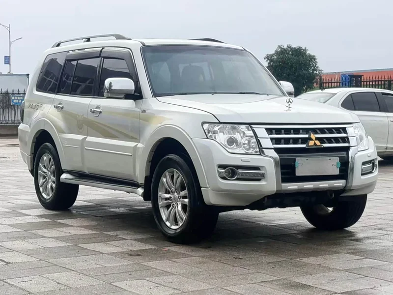 Mitsubishi Pajero (Imported) — фото 3
