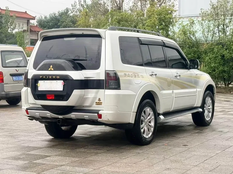 Mitsubishi Pajero (Imported) — фото 4