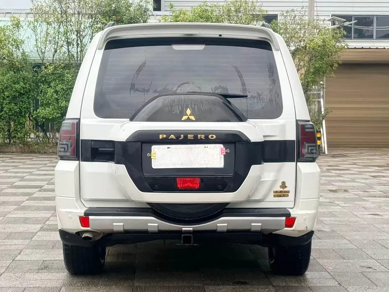Mitsubishi Pajero (Imported) — фото 5
