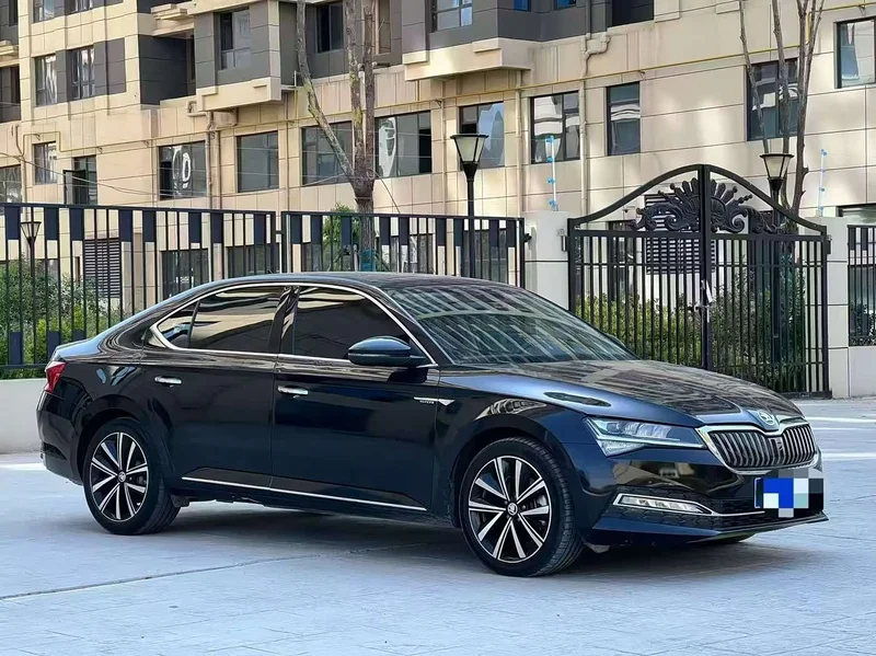 Skoda Superb — фото 1