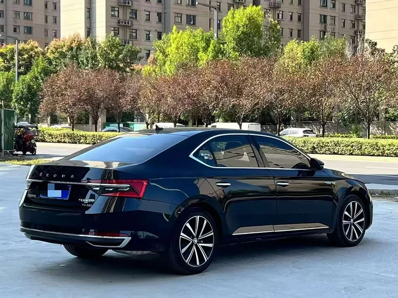 Skoda Superb — фото 9