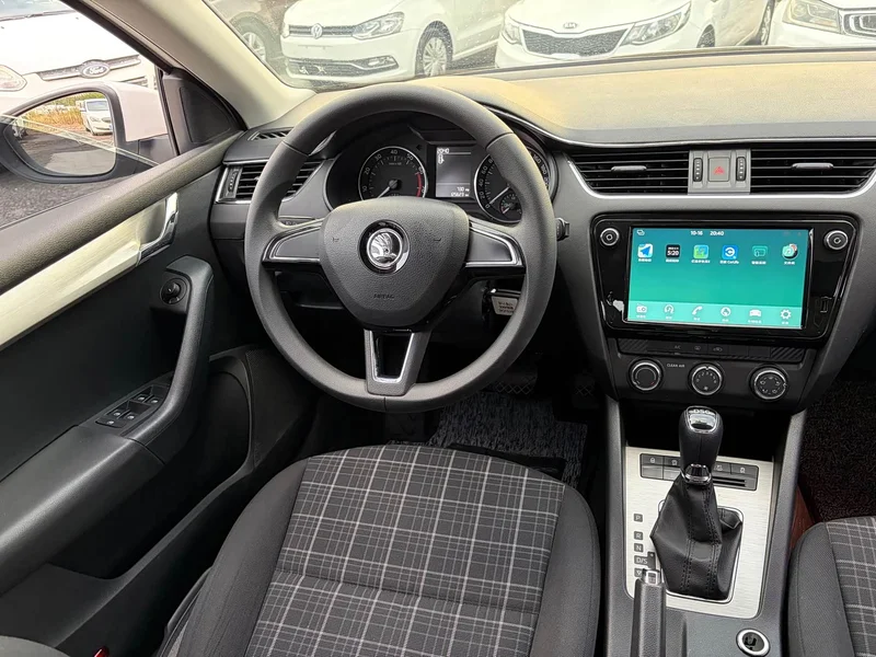 Volkswagen Octavia — фото 11