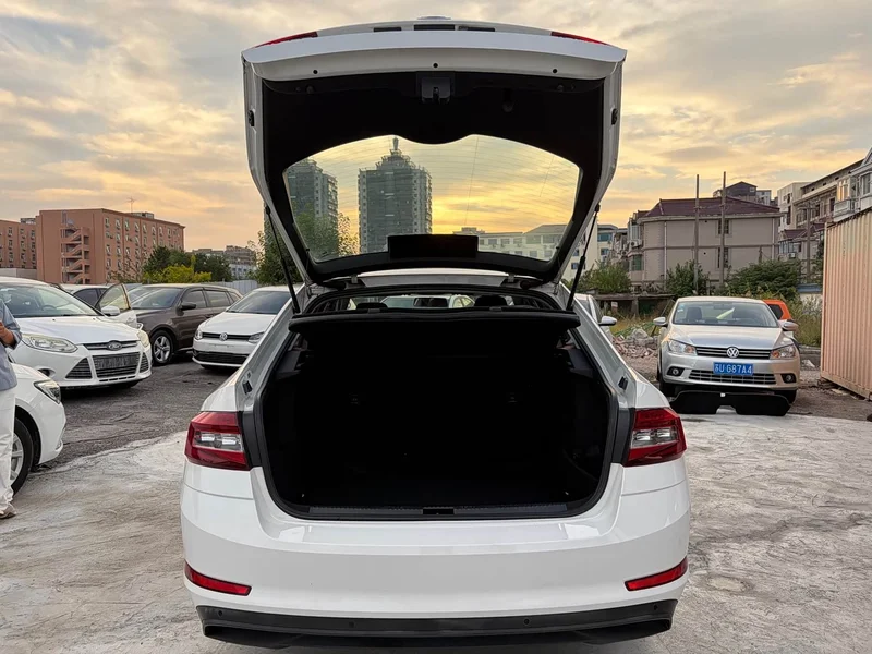 Volkswagen Octavia — фото 19