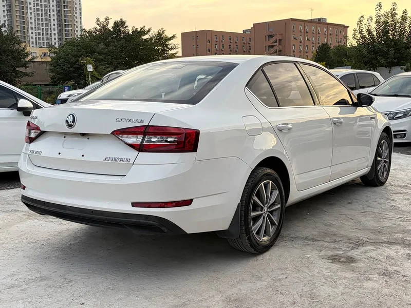 Volkswagen Octavia — фото 5