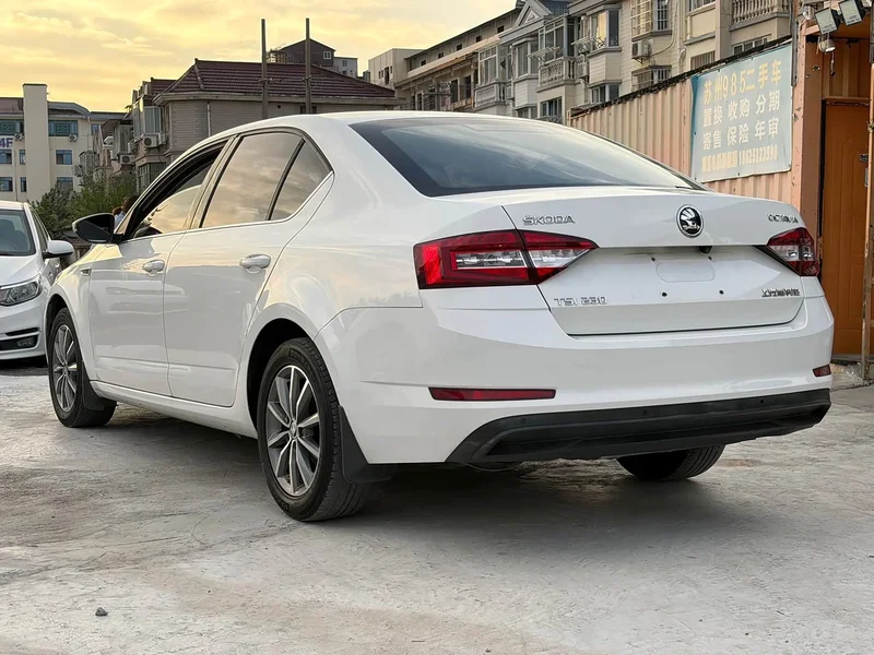 Volkswagen Octavia — фото 7