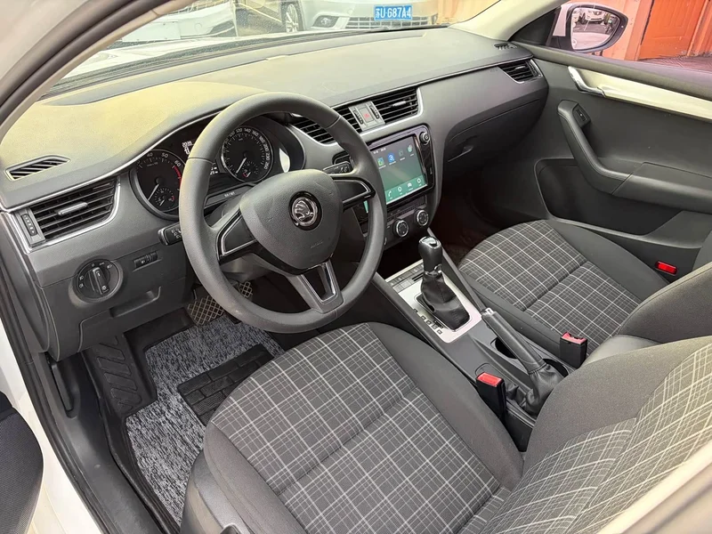 Volkswagen Octavia — фото 8