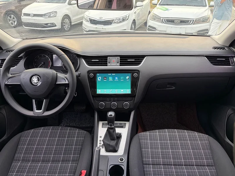 Volkswagen Octavia — фото 10