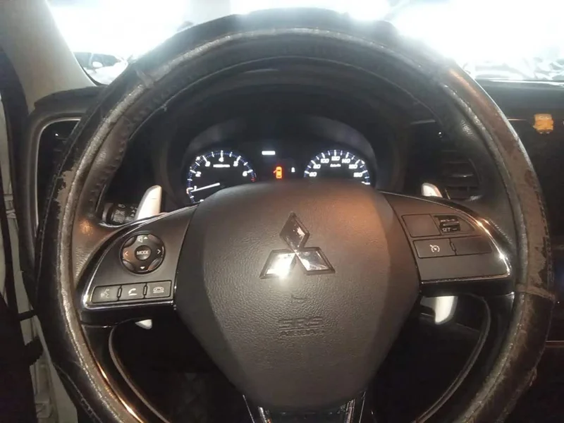 Mitsubishi Outlander — фото 11