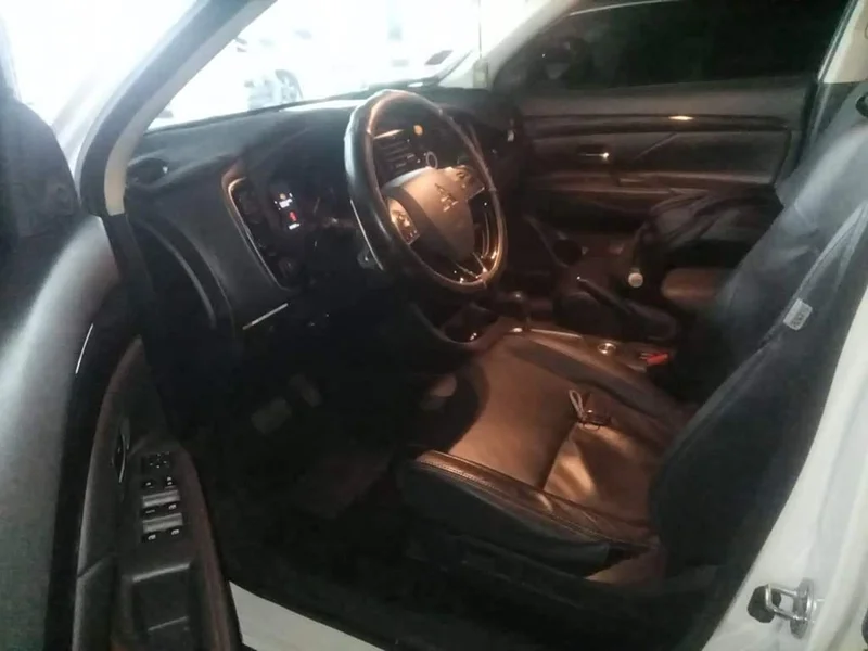 Mitsubishi Outlander — фото 17