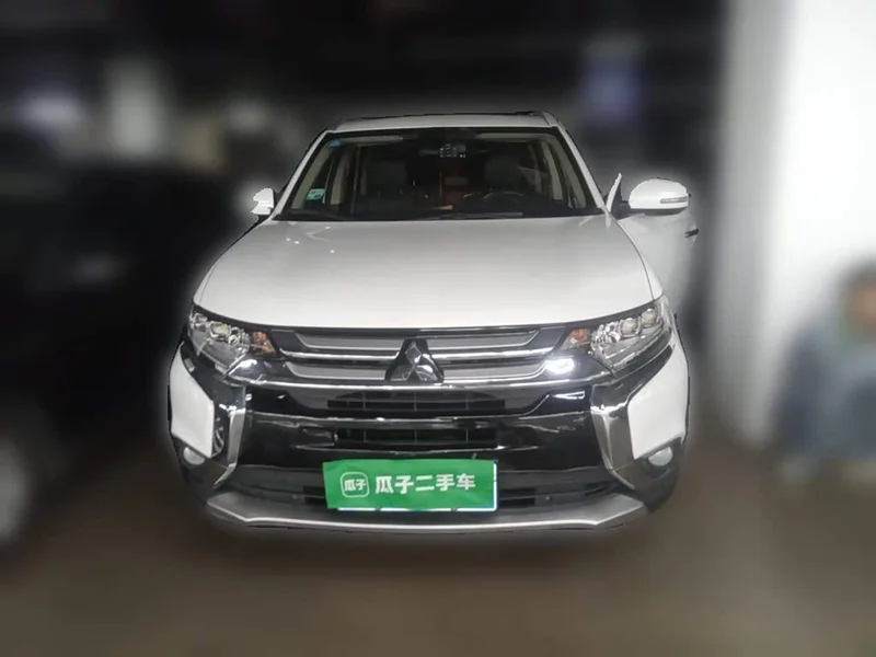 Mitsubishi Outlander — фото 2