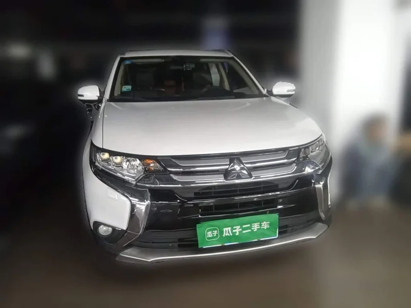 Mitsubishi Outlander — фото 3