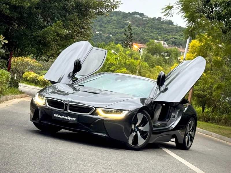 BMW i8 — фото 1