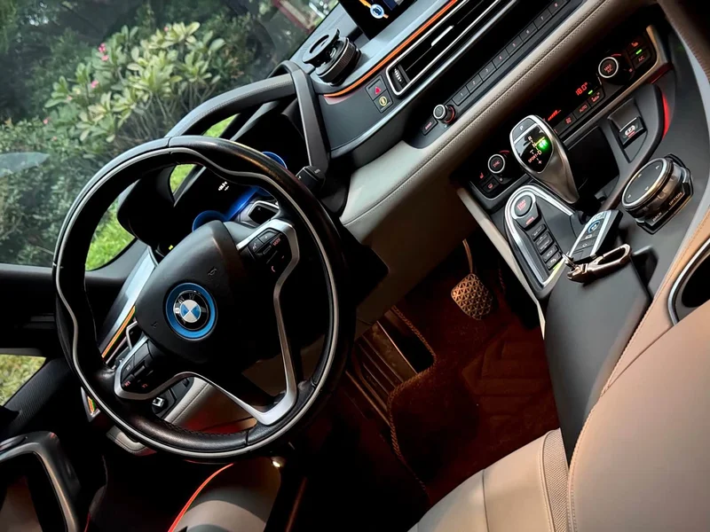 BMW i8 — фото 13