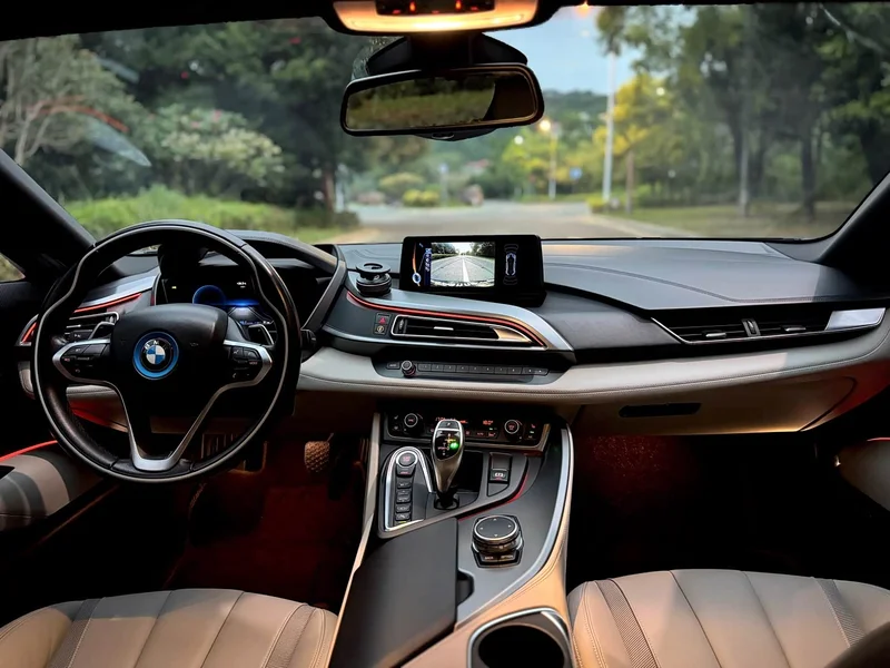 BMW i8 — фото 14