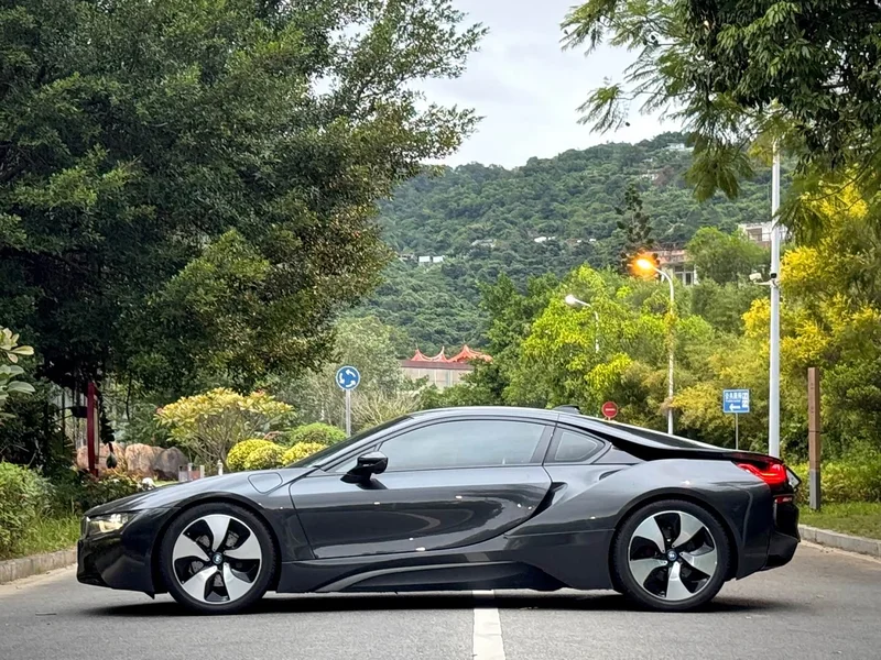 BMW i8 — фото 19