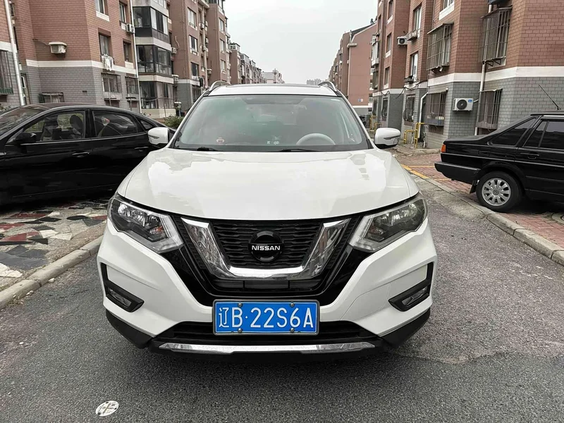 Nissan X-Trail — фото 1