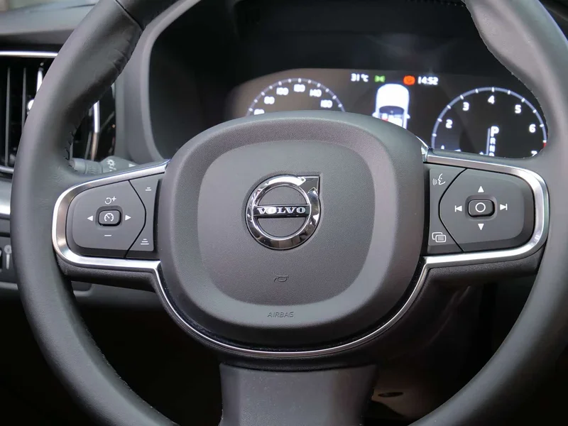 Volvo XC60 — фото 13