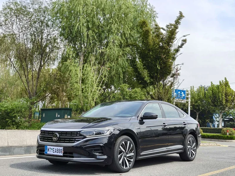 Volkswagen Passat — фото 1