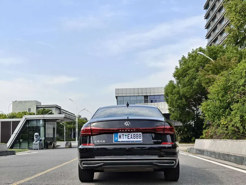 Volkswagen Passat — фото 8