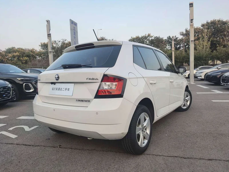 Skoda Citigo — фото 17