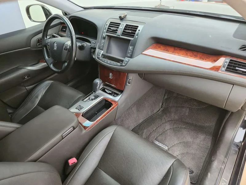 Toyota Crown — фото 14
