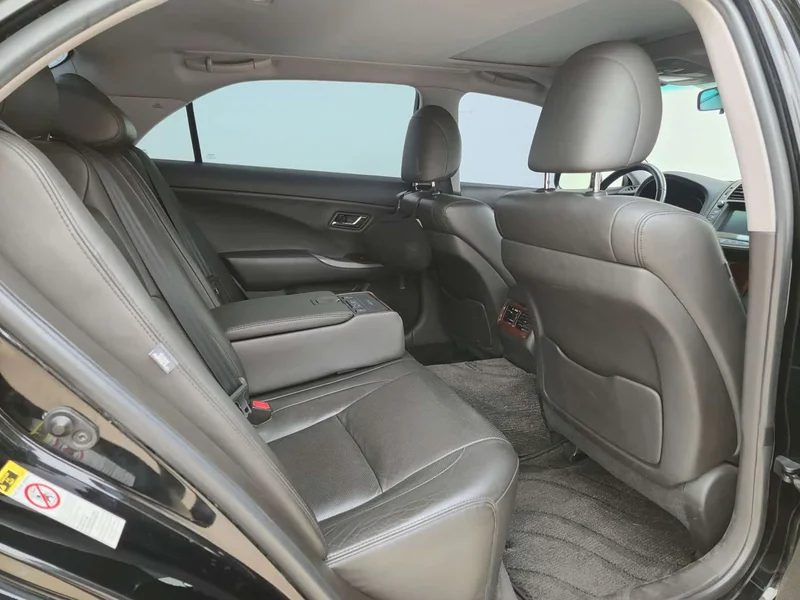 Toyota Crown — фото 16