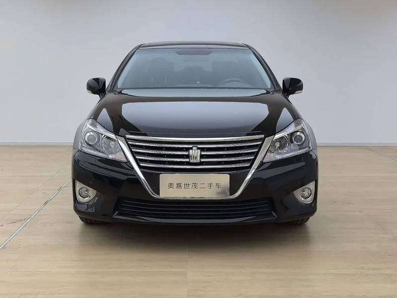 Toyota Crown — фото 2