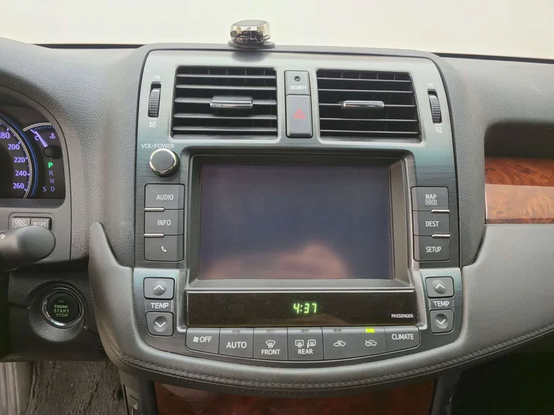 Toyota Crown — фото 10